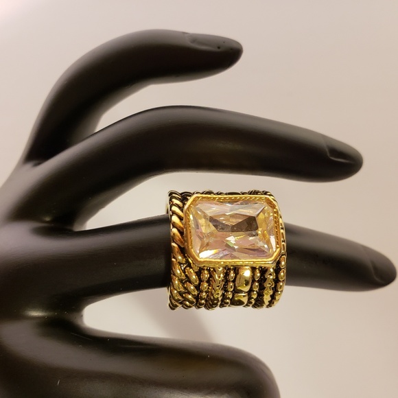 Huge Emerald Cut Crystal Goldtone Rope Ring - Picture 5 of 5